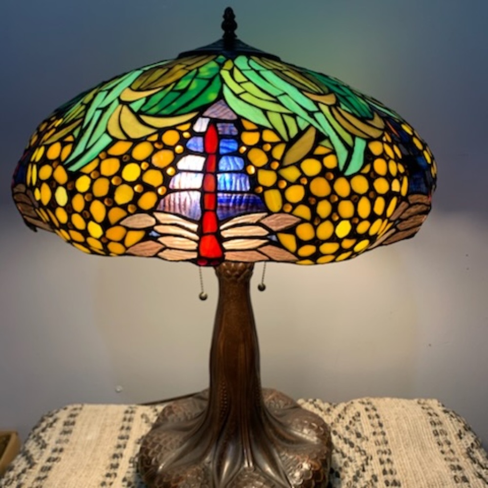 TIFFANY HANGING HEAD | DRAGONFLY TABLE LAMP
